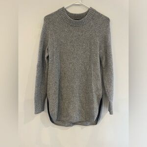 Tommy Hilfiger Wool Blend Sweater. Womens Small - EUC